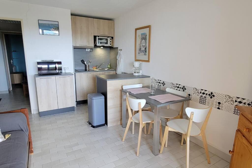 T2 Vue Mer Dans Residence Calme / T2 Sea View In A Quiet Residence Bandol Extérieur photo