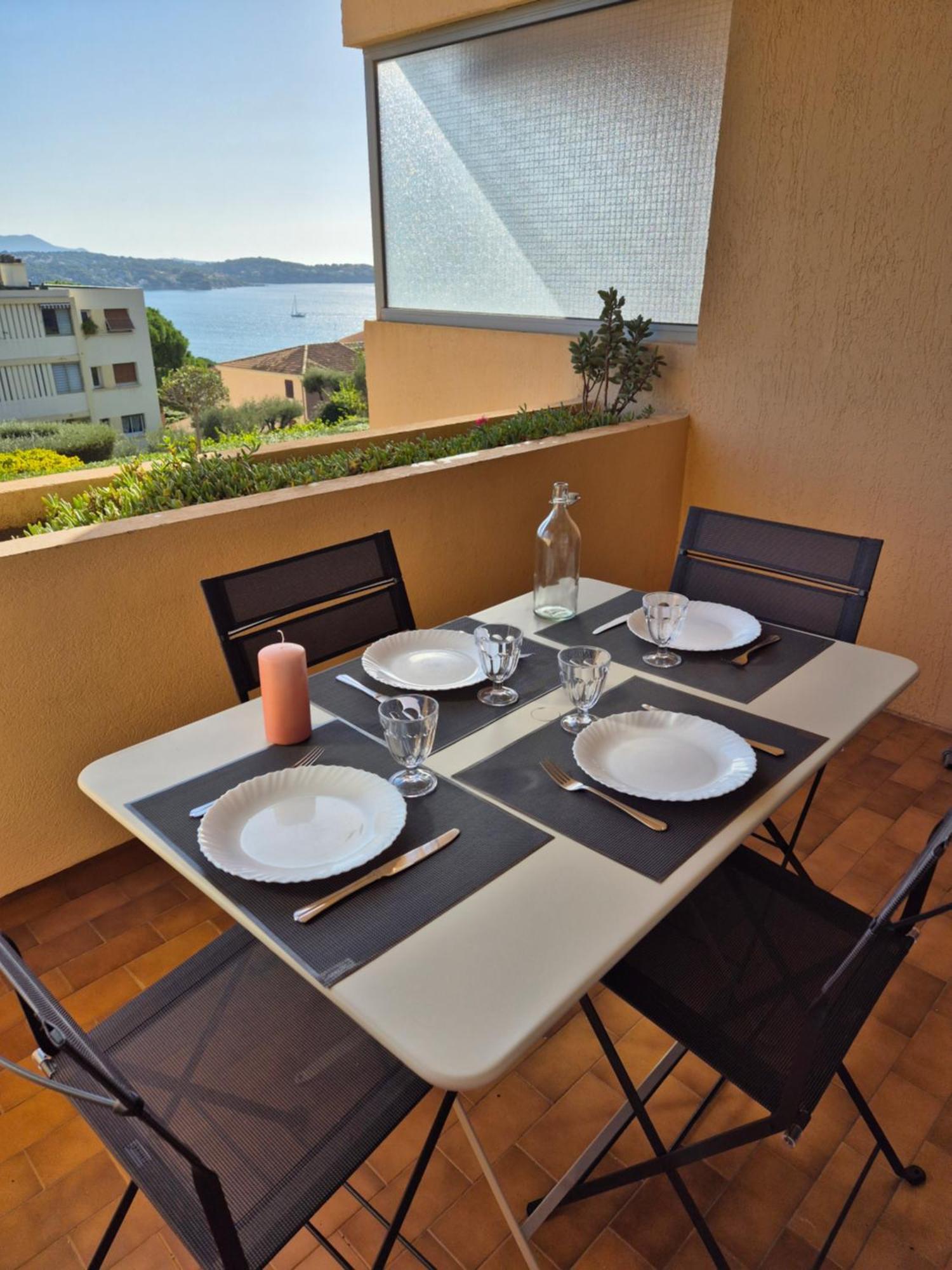 T2 Vue Mer Dans Residence Calme / T2 Sea View In A Quiet Residence Bandol Extérieur photo
